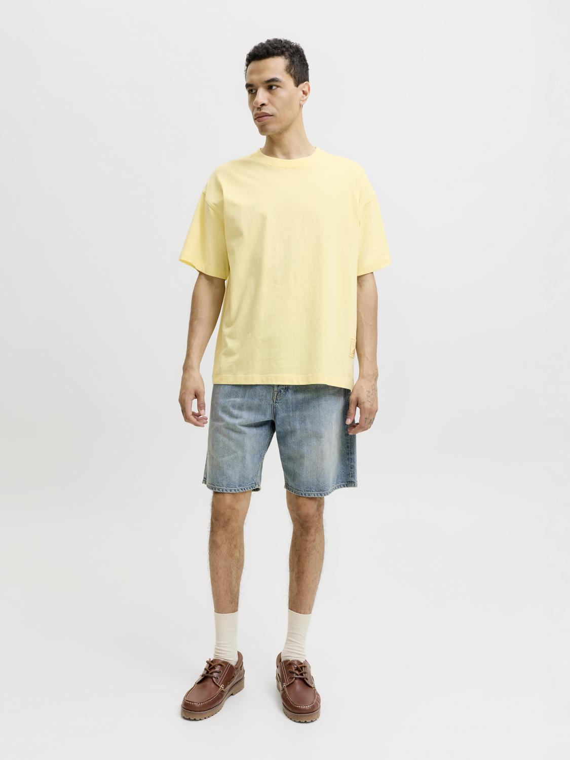 model_shot-front_full